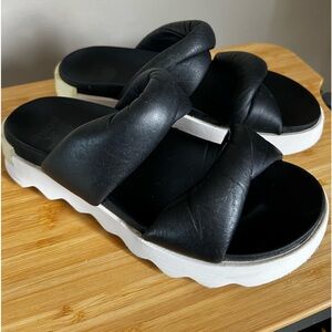 SOREL VIIBE™ TWIST SLIDE WOMEN'S FLAT SANDAL